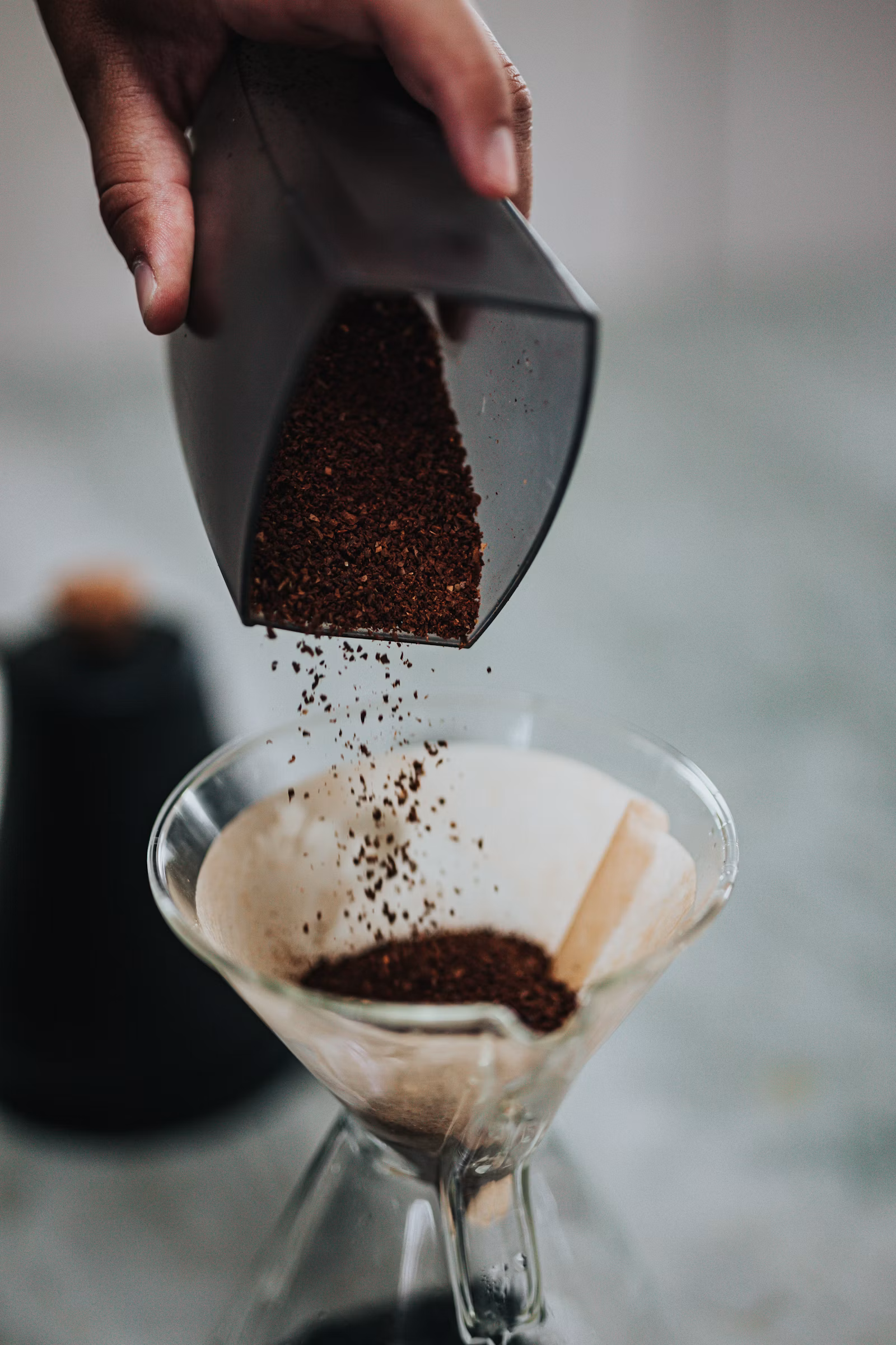 Café moulu montrant la texture à contrôler en cas de goût rance