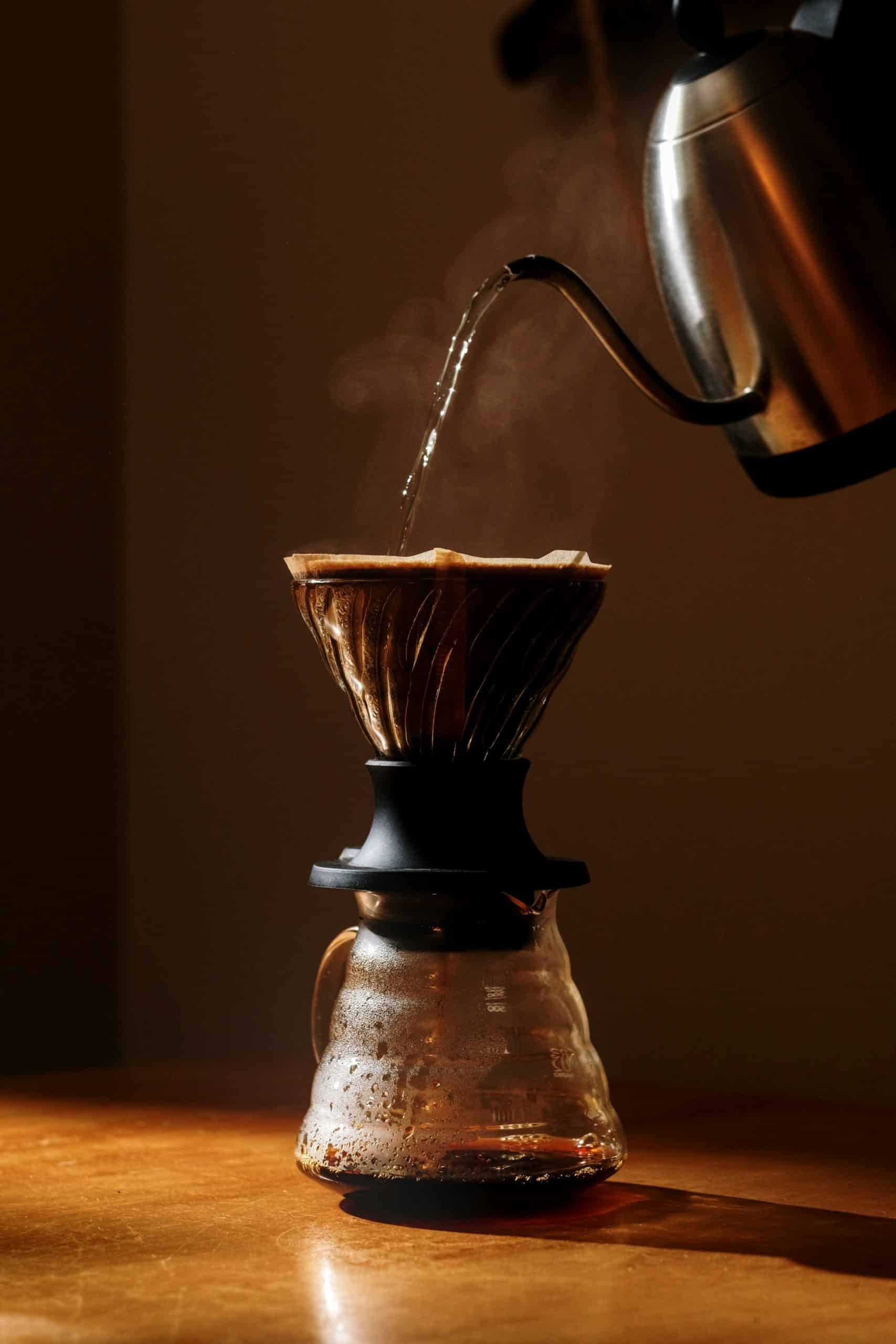 Préparation d’un café moulu en méthode filtre pour choisir arabica ou robusta